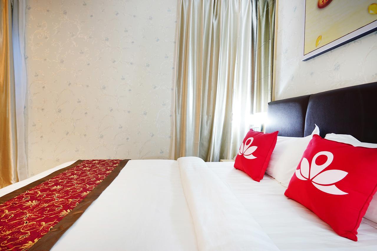 Cardinal Lucky Star Hotel Batam Exterior photo